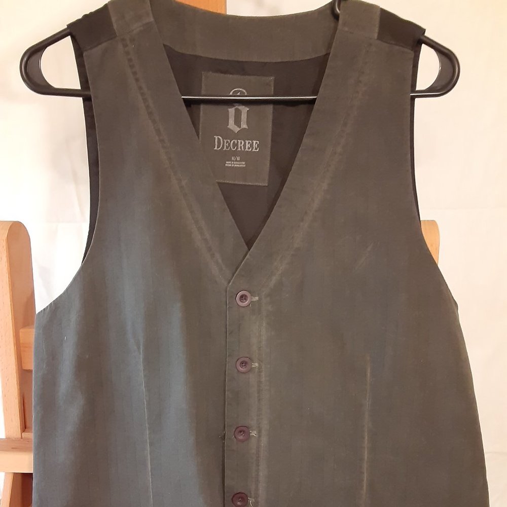 Decree vest
